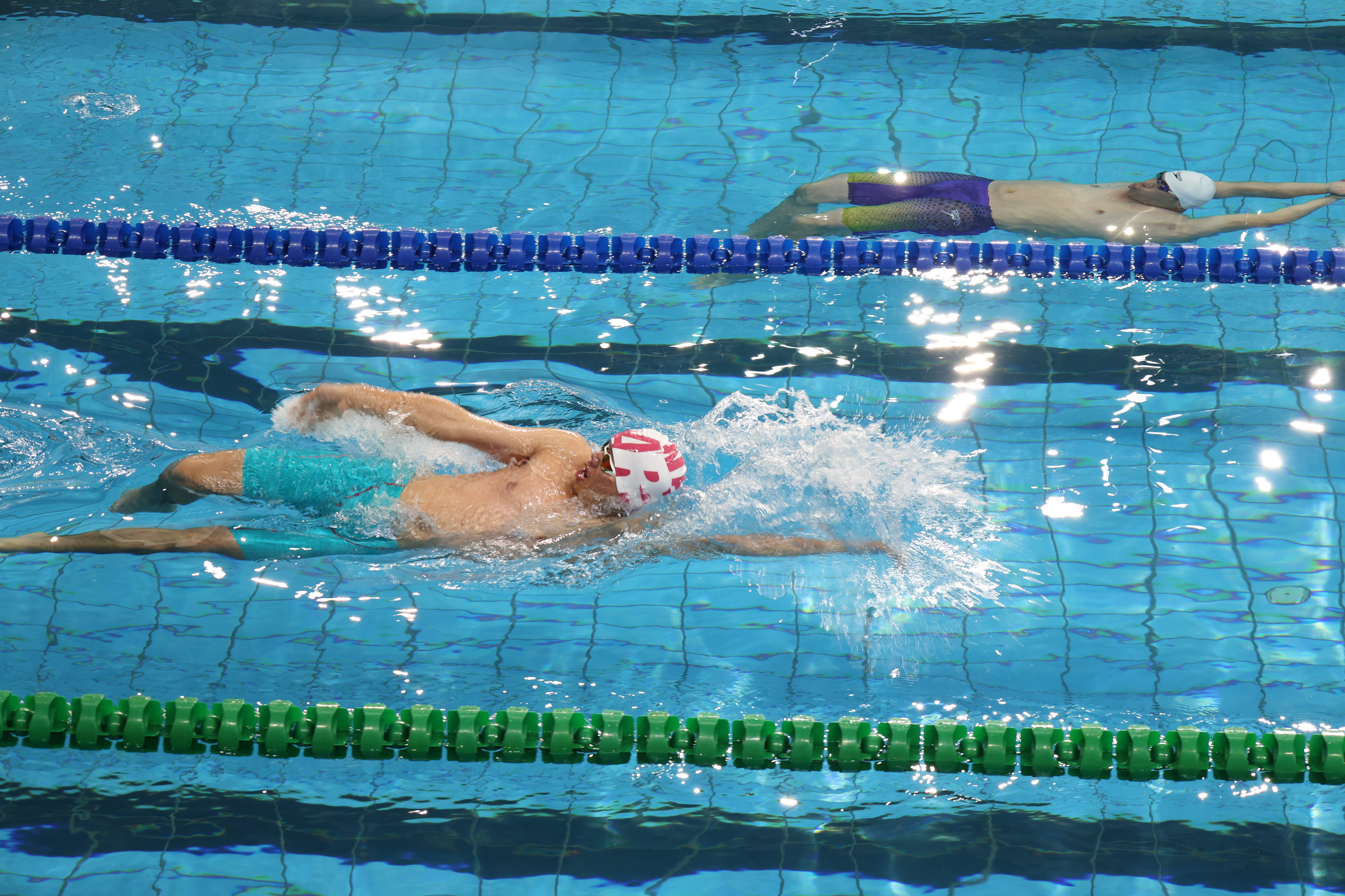 游泳.jpg 游泳.jpg