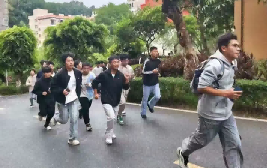 屏幕截图 2025-10-26 174728(1).png 屏幕截图 2025-10-26 174728(1).png