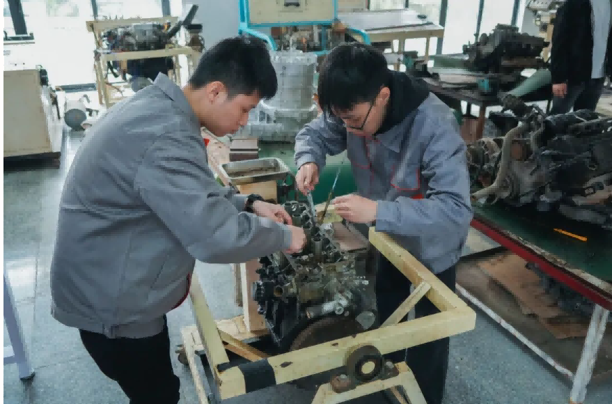 屏幕截图 2025-12-27 183040.png 屏幕截图 2025-12-27 183040.png